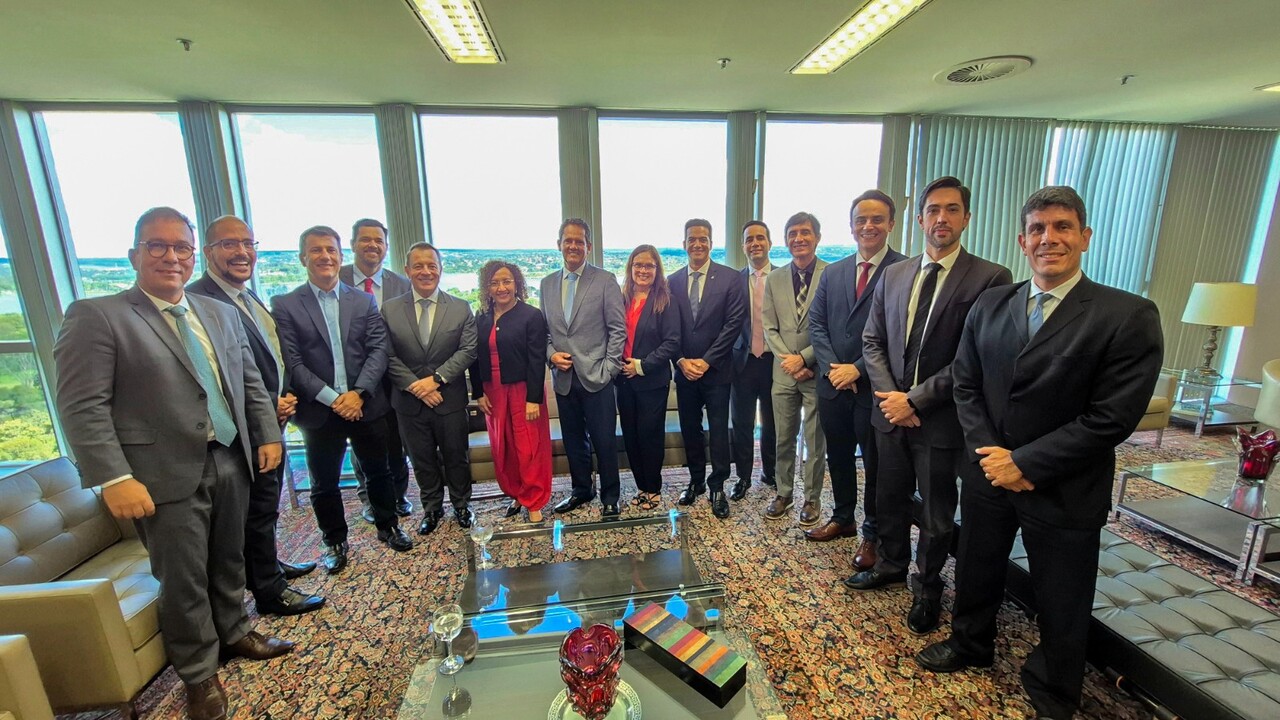 AMATRA1 defende pautas de interesse da classe em reunião no TST