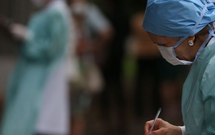 Em editorial, Folha alerta para riscos que enfermeiros sofrem na pandemia