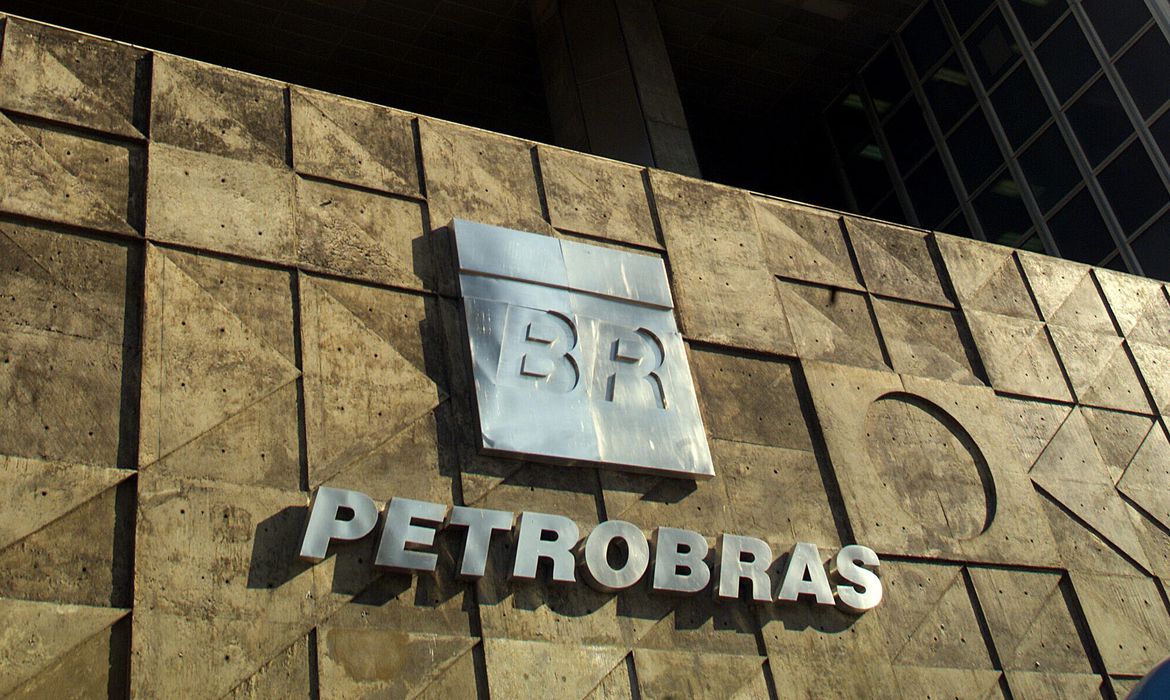 JT obriga Petrobras a custear despesas de trabalhadores em home office