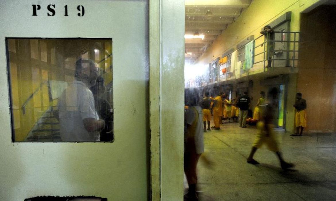 Mortes por Covid-19 subiram 487% entre trabalhadores do sistema prisional