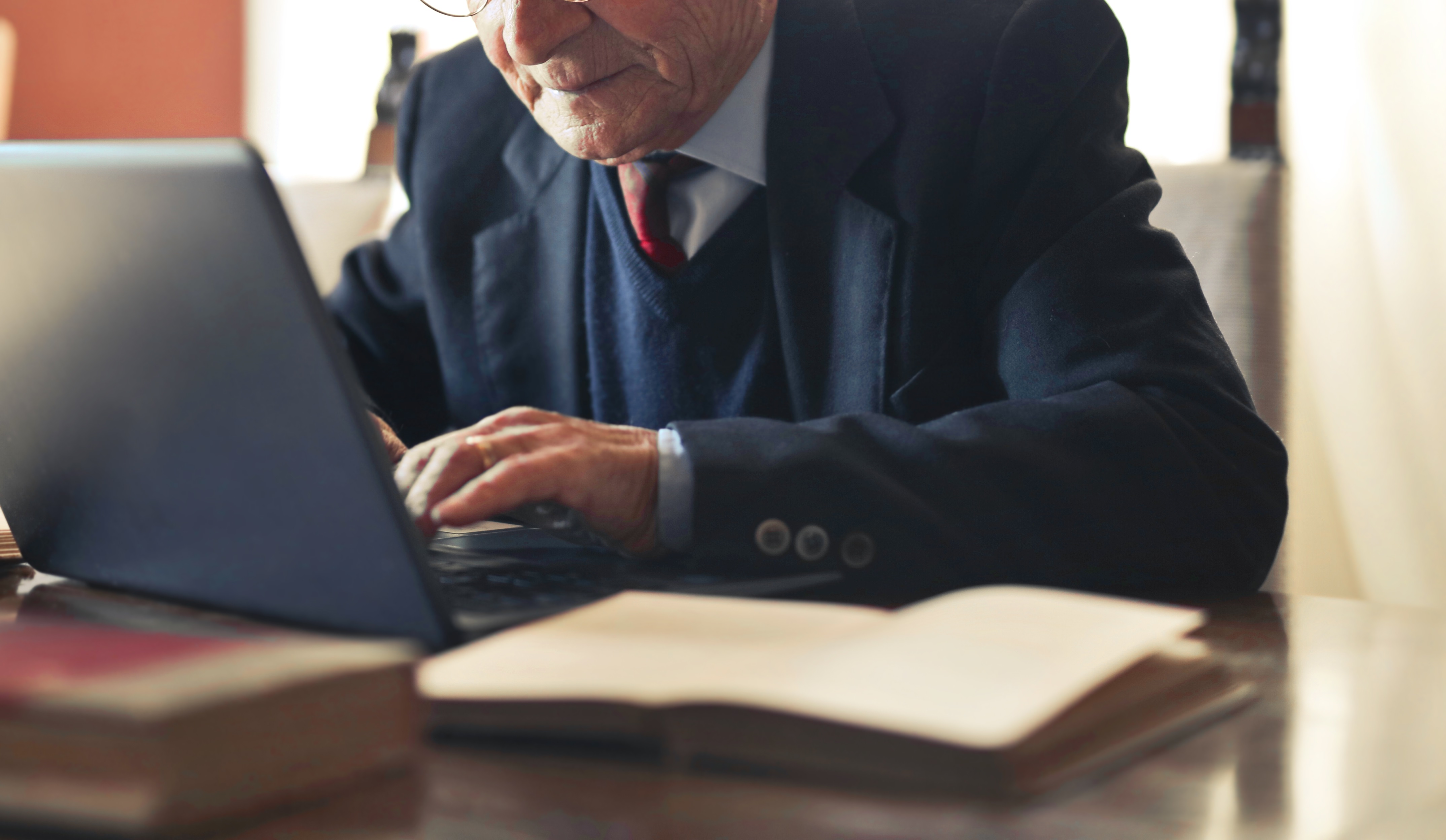 Bianca Vedova condena empresa por dispensa discriminatória de idoso