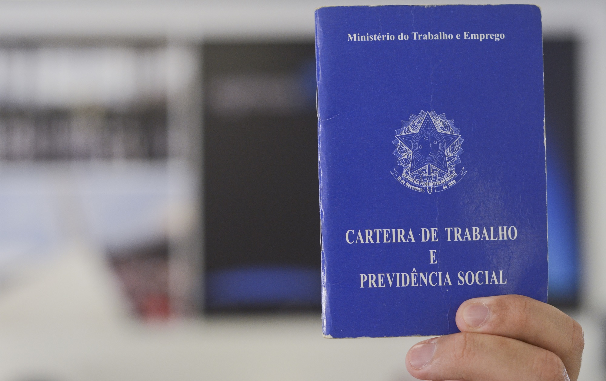 MP que agrava cenário de precarização do trabalho é aprovada na Câmara