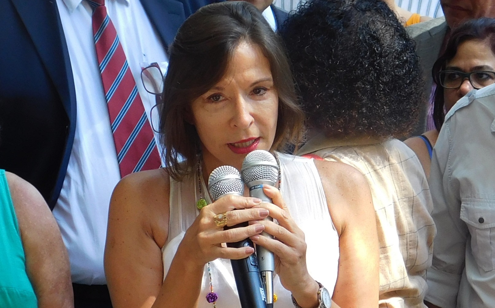 Mundo do trabalho retratado no cinema é tema de artigo de Raquel Braga