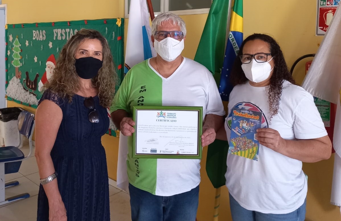 AMATRA1 entrega placas e certificados às escolas do Programa TJC