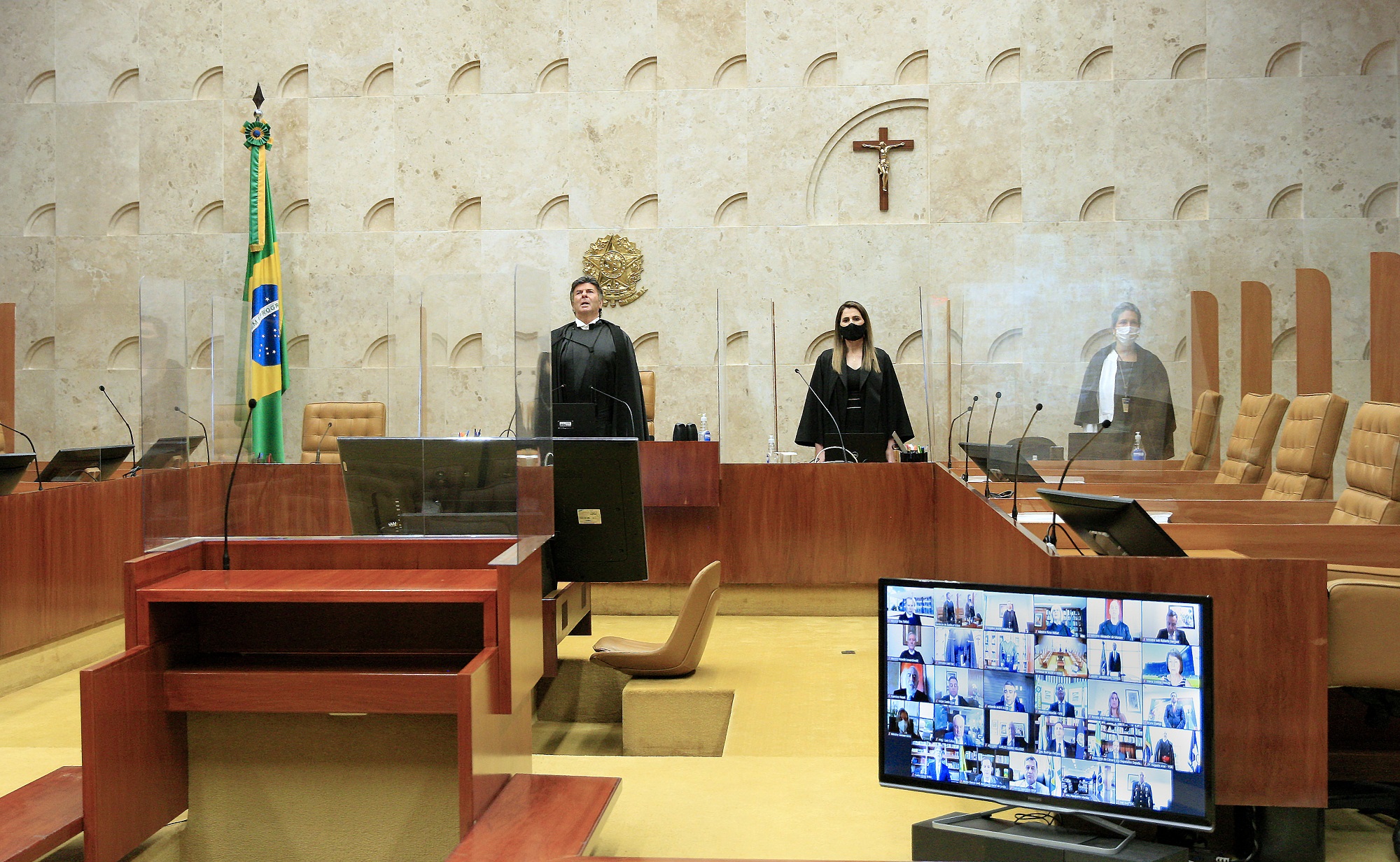 ‘Entre lutas e barricadas, vivemos um Brasil democrático’, diz ministro Fux