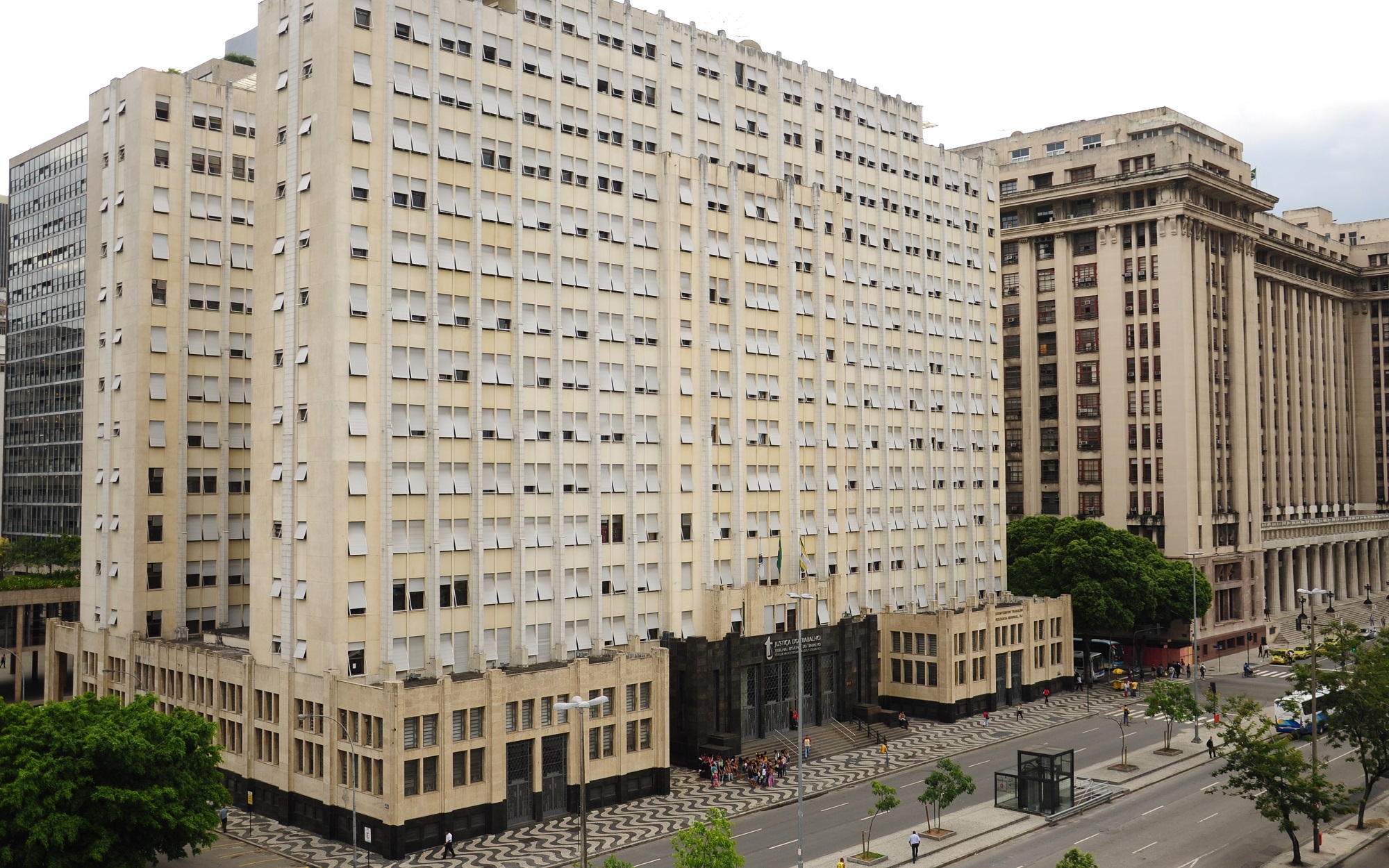 TRT-1 determina a reintegração de trabalhadora com câncer de fígado