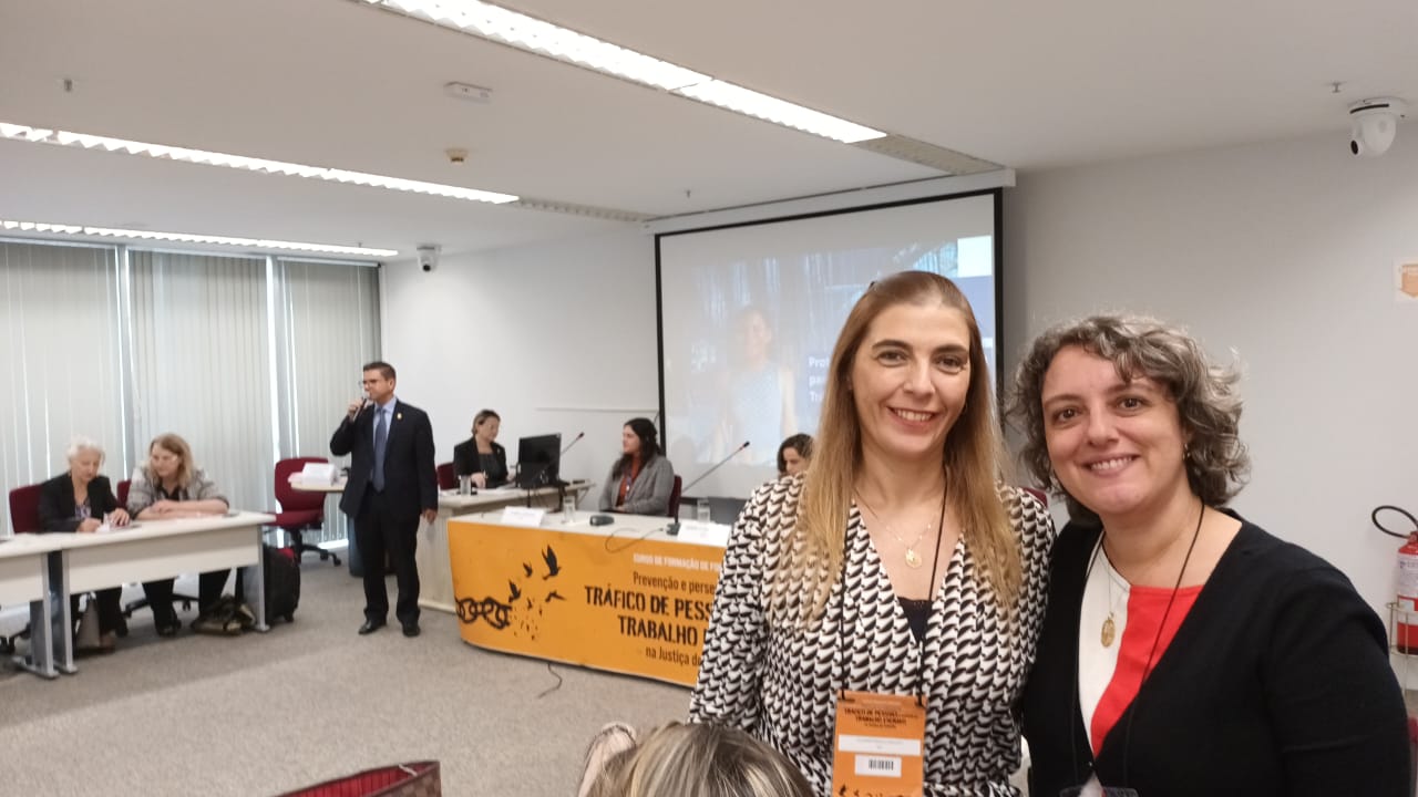 Daniela Muller, da AMATRA1, representa regional em curso da Enamat
