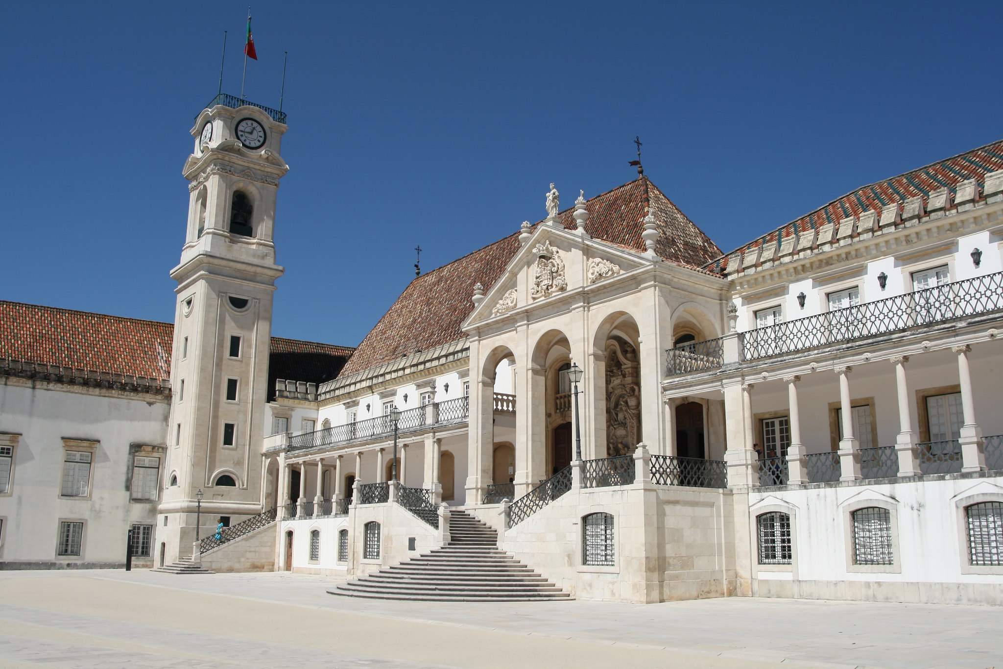 Dialética abre inscrições para cursos na Universidade de Coimbra