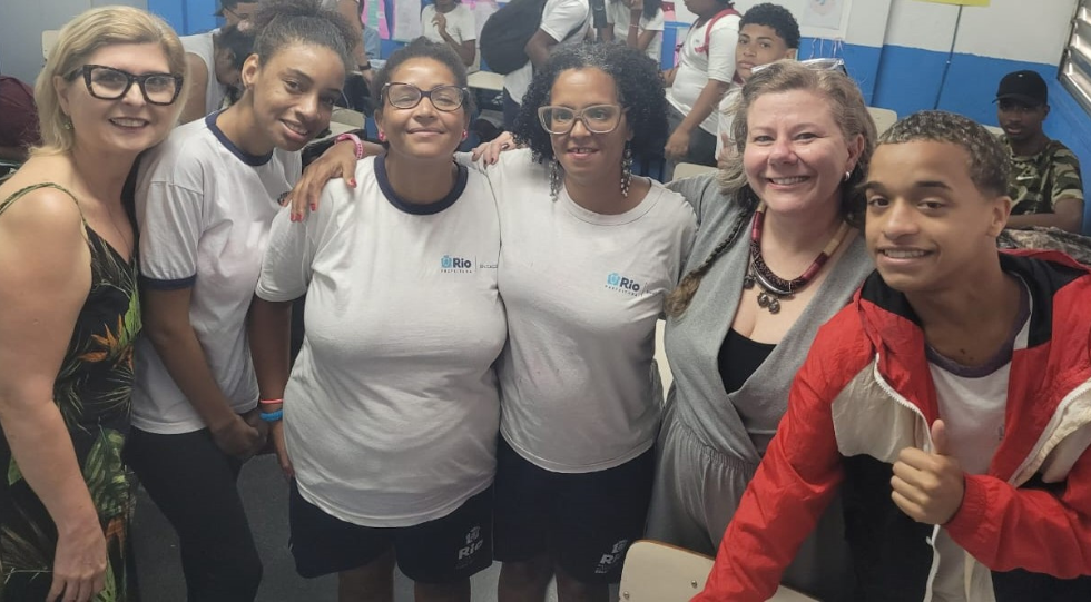 Fernanda Stipp faz palestra em Ciep para programa TJC