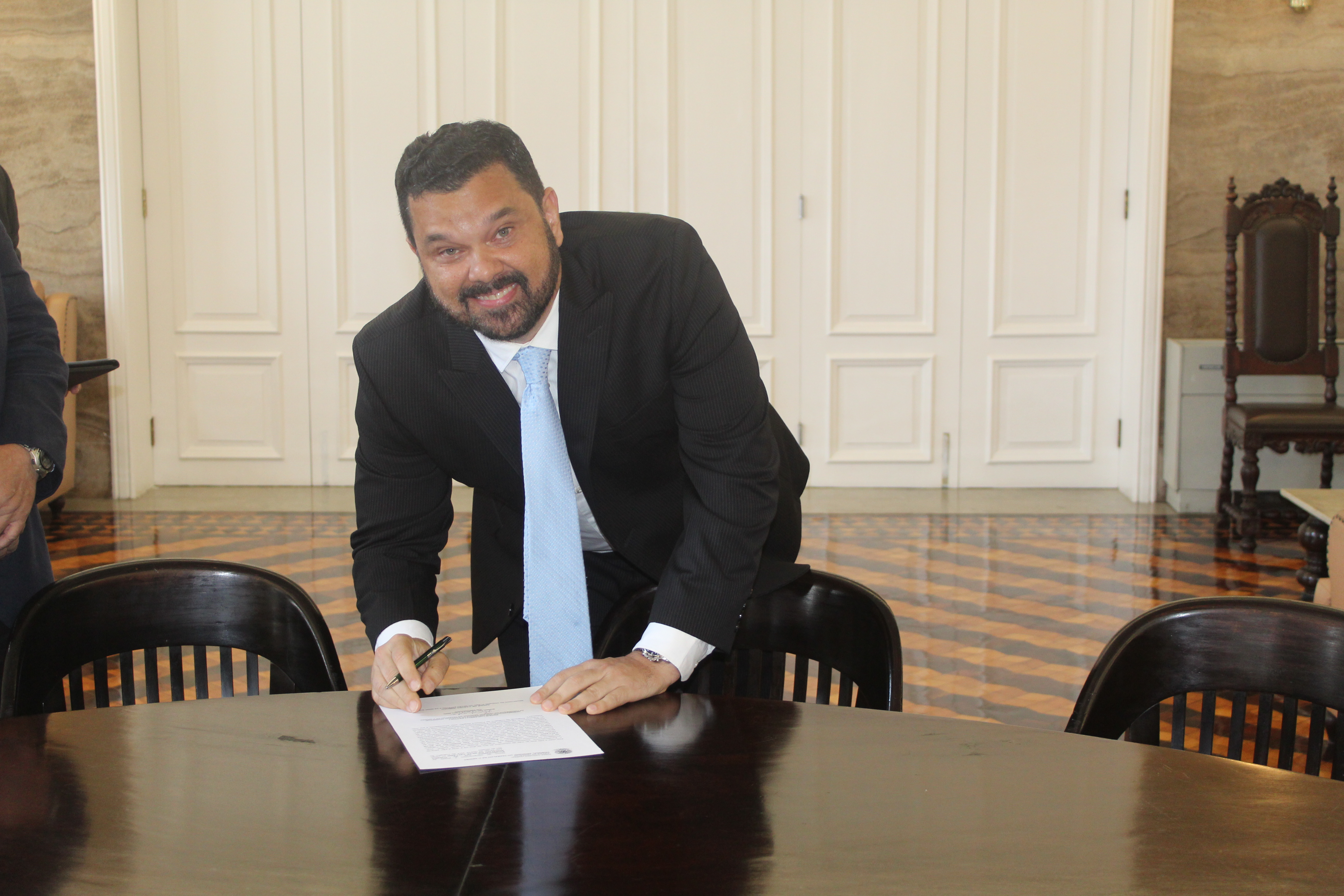 Com remoções destravadas pelo Órgão Especial, Ronaldo Callado toma posse na 5ª Vara do Trabalho