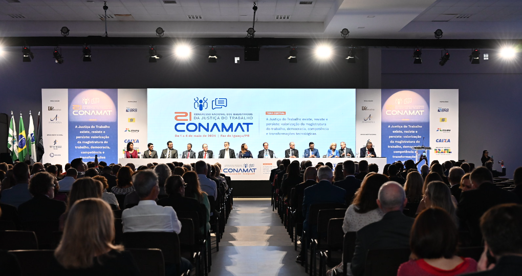 Associados da AMATRA1 participam do 21º Conamat em Foz do Iguaçu